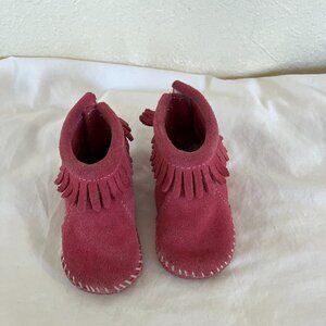 Minnetonka Pink Hook & Loop Back Flap Leather moccasin Bootie Sz 4 Infant